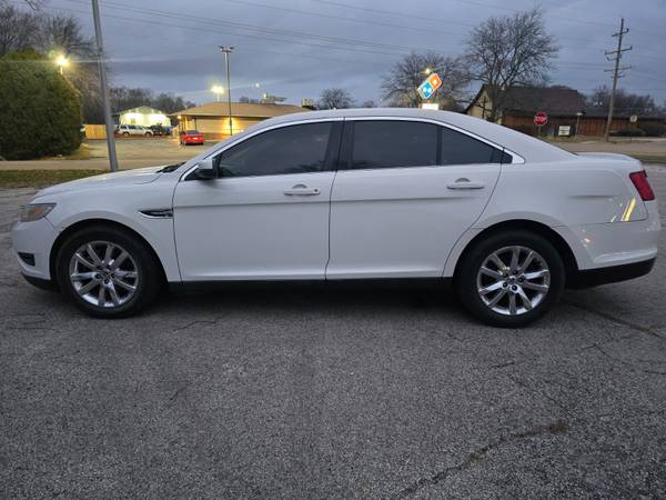 2010 FORD TAURUS - $4,999 (ZION ILLINOIS)63618805582721124