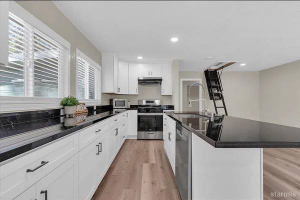 $1,700 / 2br - 1360ft2 - FOR RENT (South Lake Tahoe)63682237740161121