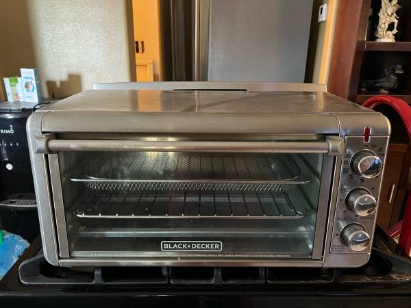 Black and Decker Toaster Oven 1