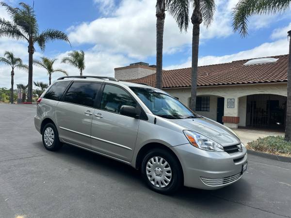 2005 Toyota Sienna LE - $3,800 (Vista)63624764612481121