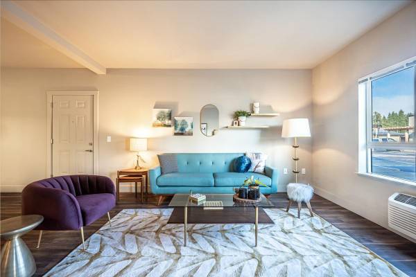 $1,810 / 1br - 847ft2 - Bring Your Furry Friend  Spacious Apts  Pet-Loving Vibes! (Coburg Rd)63977273698691124