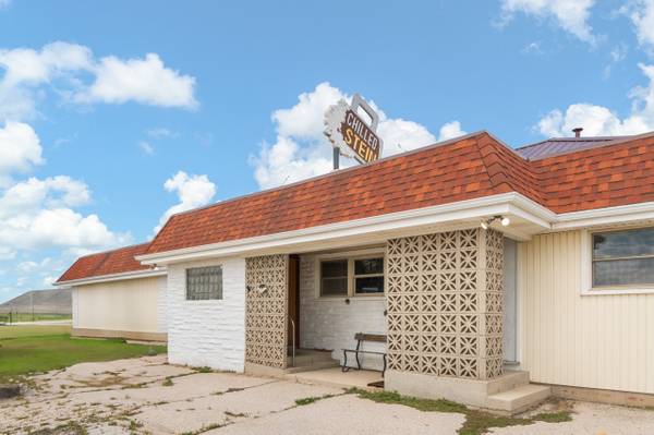 $299,900 / 3br - 3608ft2 - Propiedad de Inversión en Venta! (New Holstein)63845969973635120
