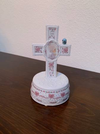 Vintage Precious Moments Cross Music Box 1