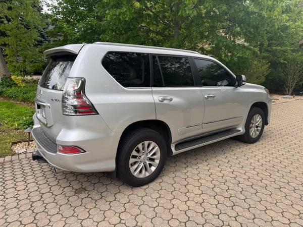 2016 Lexus GX460 Silver/ECRU AWD - $25,199 (PALATINE)63618949868929122