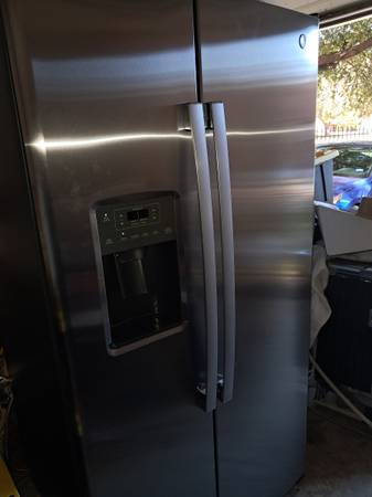 GE SxS Stainless Refrigerator, NEW store return 1