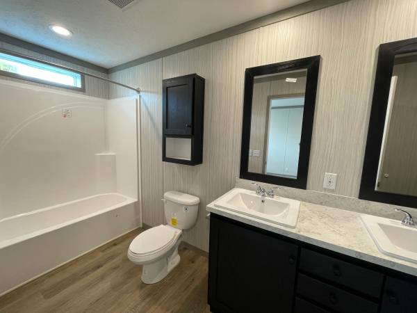 $1,299 / 3br - 1056ft2 - Coming Fall 2025 - NEW CONSTRUCTION - APPLY NOW! (Sterling Heights)64018941172481123