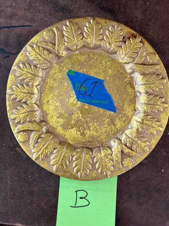 Round gold serving plate or charger 1