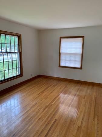 $2,350 / 3br - 1691ft2 - Three bedroom/two bathroom home near Bloomington (Armatage)63666914124673123