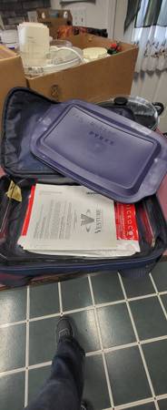 Pyrex hot/ cold carrier with dish 1