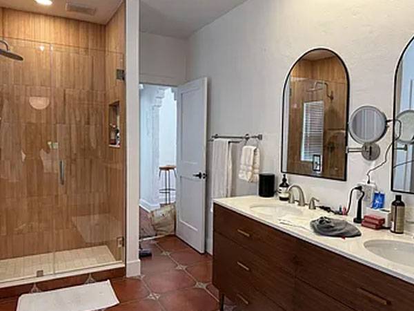 $710 / 2br - Well-Maintained 2-Bed, 2-Bath with Spacious Yard (Miami, FL)64001847823618123