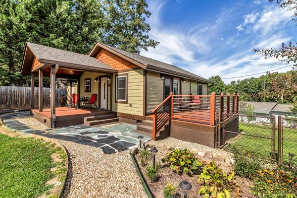 $1,995 / 2br - 801ft2 - Move-In Ready (Candler)64029212474115121