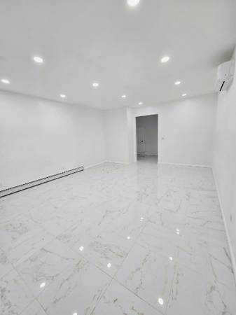 $4,000 Espacio Comercial Actualizado en Hempstead Turnpike (Hempstead)63661255908611120