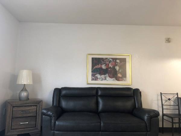 $315 No Long-Term Lease Required, Located in Montgomery, Studio63668208600705124