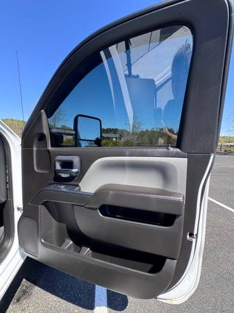 2017 GMC Sierra C3500 - Photo 14