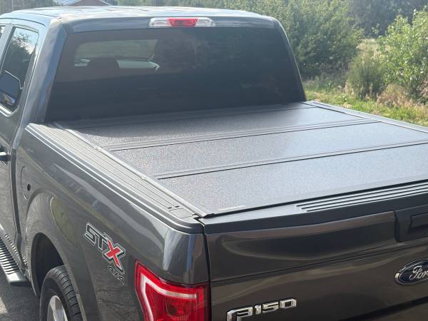 Trifold tonneau cover ford F150 1