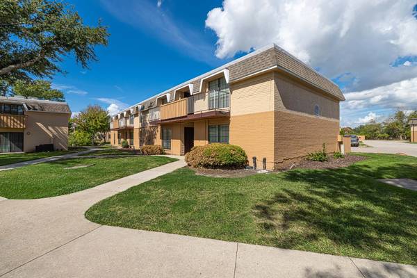 $1,059 / 2br - 1294ft2 - Controlled Access, 2 Bed, Baytown TX (3400 Shady Hill Dr, Baytown, TX)63906677058179123