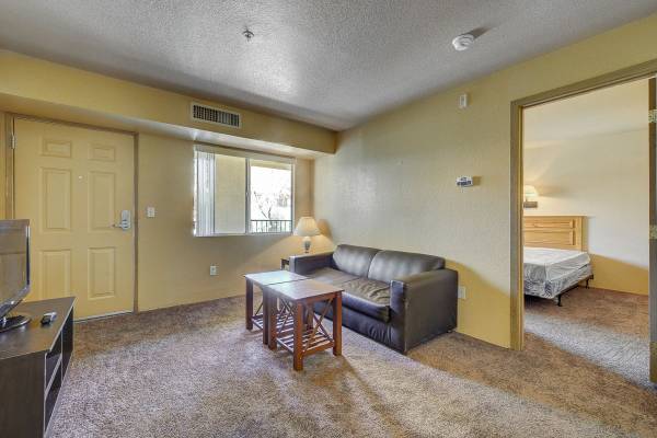 $289 / 1br - 350ft2 - shopping center bear by (4555 LAS VEGAS BLVD N, LAS VEGAS, NV)63859611928449121