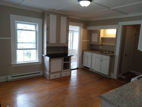 $1,100 / 1br - Amplio departamento de 1 dormitorio en segundo piso (Rochester)63656212252673122