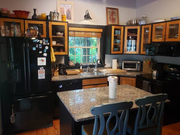 $4,000 / 3br - 2300ft2 - Walk to Beaches from Charming Home W/Hot Tub & AC in Groton Long Point (Groton Long Point, CT)64194823419138122