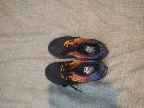 Boys Vans shoes in good use condition black with color stripes! 1