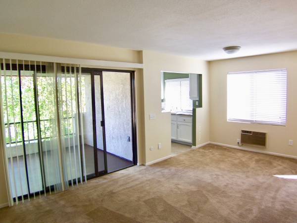 $2,495 / 2br - 886ft2 - Delightful Upper Unit Mira Mesa Condo In The Villas At Westmort (8431Westmore Rd #124, Mira Mesa)64037045741441123
