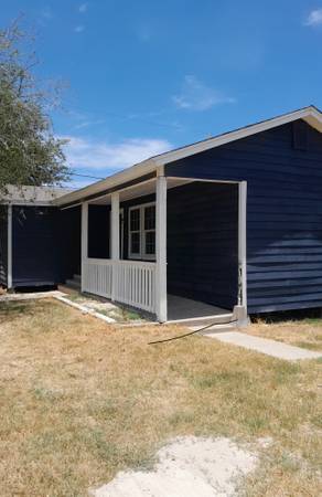 $1,250 / 2br - Nice 2 bedroom/1bath house for rent (Corpus Christi)64036542945026120