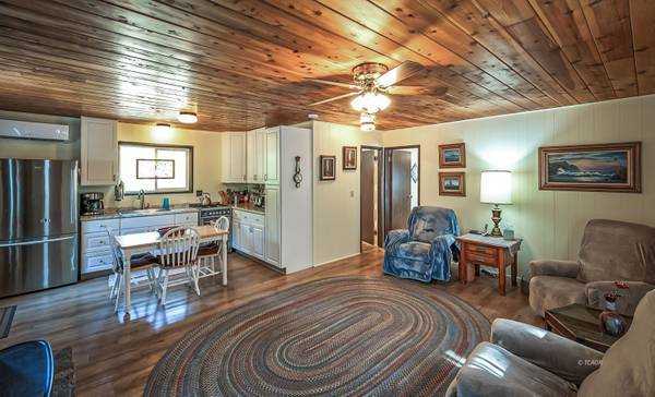 $1,100 / 1br - 1000ft2 - Home in desirable E Weaver neighborhood in Weaverville (Weaverville)63972529345154122