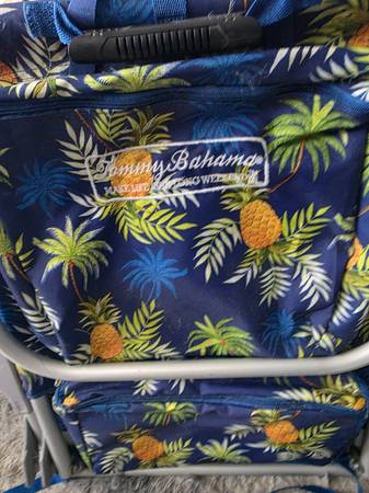 TOMMY BAHAMA BACKPACK BEACH CHAIR BARELY USED 1