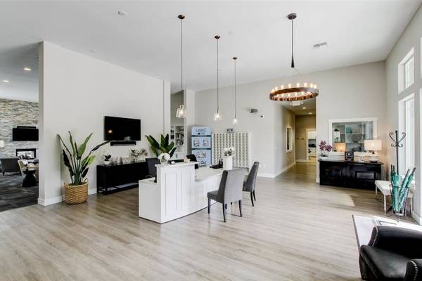 $1,703 / 1br - 578ft2 - $99 Deposit on All Homes & $1 Rent for 1st Month Valid Until 09.28.2563786756084739121