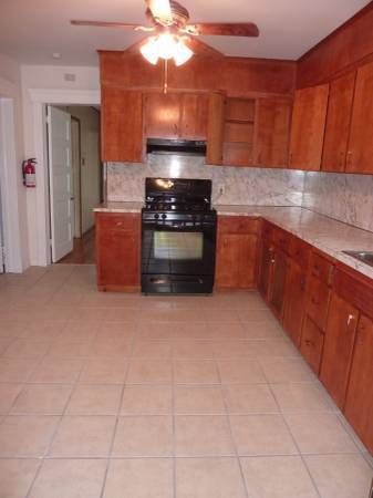 $1,700 / 2br - Apartamento 2B1B en Distrito Escolar Deseable Disponible 1 de Octubre! (Highland Park)63676274878211122