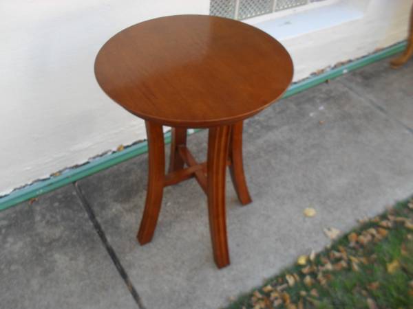 Accent Table/Side Table 1