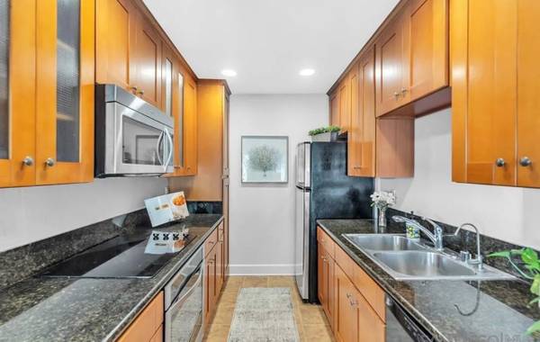 $1,950 / 1br - Charming upstairs condo in the Village of La Jolla (3116 Via Alicante, La Jolla, CA)63701605665923122