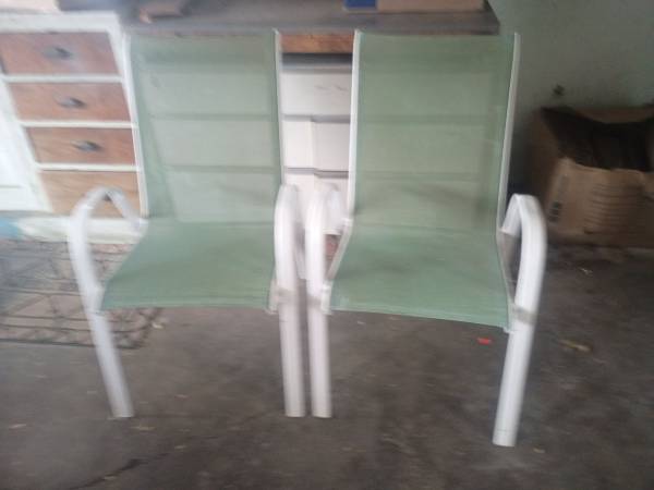 2 Outdoor Patio Chairs 1