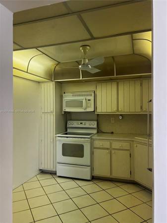IMMACULATE AND AWESOME 1 BED 1 BATH UNIT 1