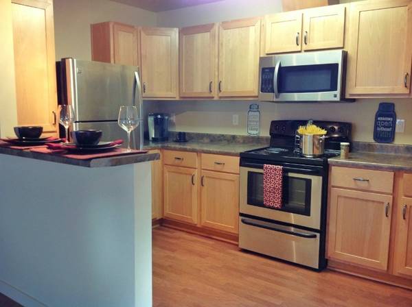 $1,749 / 2br - 1132ft2 - Amplio nivel superior de 2 habitaciones/2 baños en Vancouver, WA (7915 NE Burton Rd, Vancouver, WA)63831682274817121