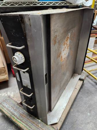 #38/ GAS GRILL 24" 1