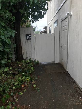$1,050 / 1br - 800ft2 - 1bedroom small complex (Off 273 / Veda)63972528366082121