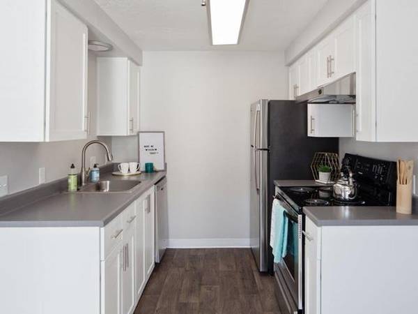 $1,464 / 2br - 900ft2 - 1 Month Free Rent - Newly Renovated Apartment! (Gresham)63842022330115122