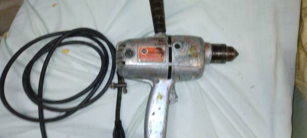 Black & Decker drill 1