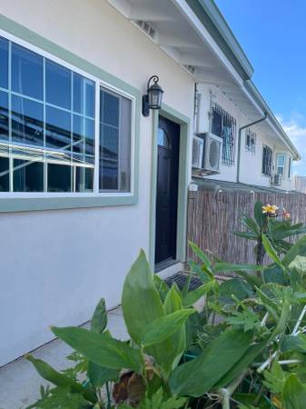 $1,380 / 330ft2 - Studio near UH $1,380 a month (Honolulu)63939661282818123
