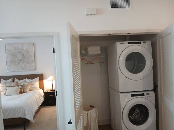 $2,218 / 2br - 1026ft2 - Falling leaves, falling leaves. (Sacramento)64044023488130120