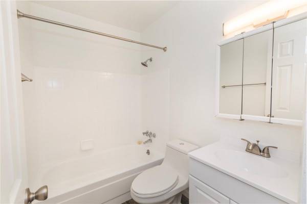 $895 / 1br - 600ft2 - Fully Equipped Kitchen, Fireplaces Available In Select Units63658179574915120