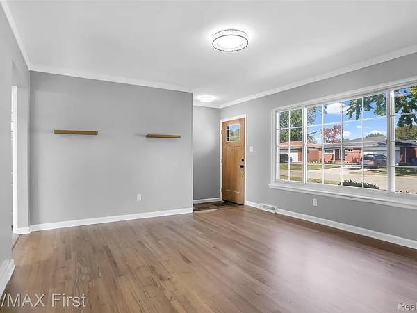 $1,000 / 3br - 1813ft2 - brick ranch never goes out of style - (Warren) (Warren)63926728201603123