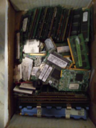 Notebook Parts 29 DDR2 Modules, 11 Wi-Fi, 11 Modems - $100 1