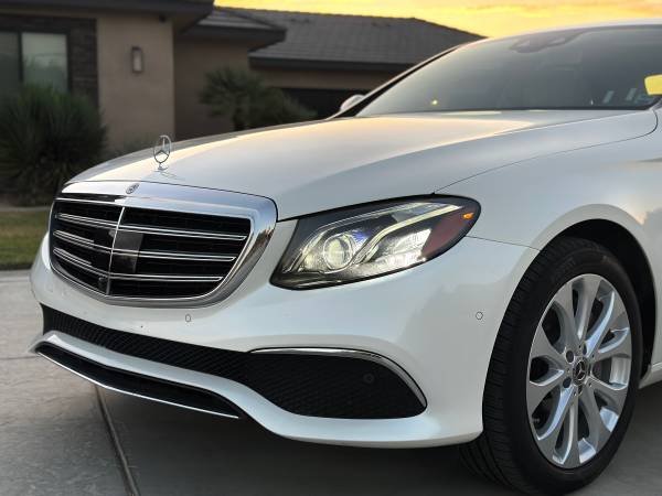 2017 Mercedes E300 LUXURY PACKAGE n.3 27k miles only - $25,50063624532279937121