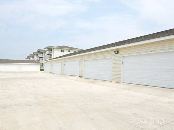 $1,125 / 2br - 1057ft2 - Wi-Fi gratuito, Lavandería en la unidad, Garaje incluido (3414 21st Ave NW, Minot, ND)63678167320577121