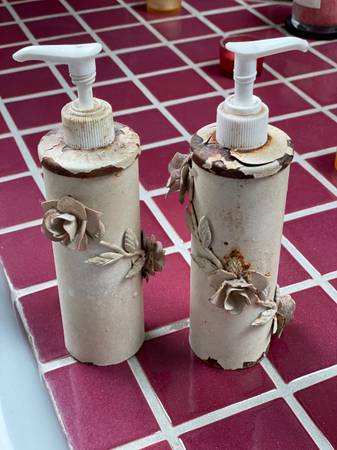 Vintage Bathroom Accessories, 4 Pieces 1