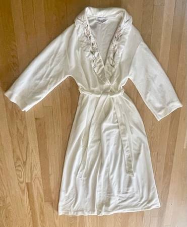 Vintage Vanity Fair White Velour Bathrobe - Size Small 1