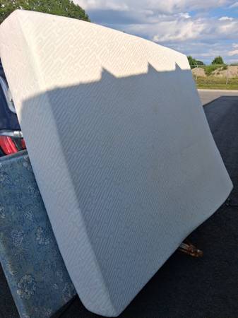 QUEEN  MEMORY  FOAM  MATTRESS 1