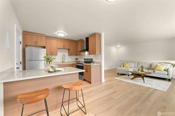 $1,600 / 2br - 1000ft2 - Walk to Downtown! Remodeled 2BR Duplex w/ Parking in Lettered Streets (Bellingham)63920957485698121